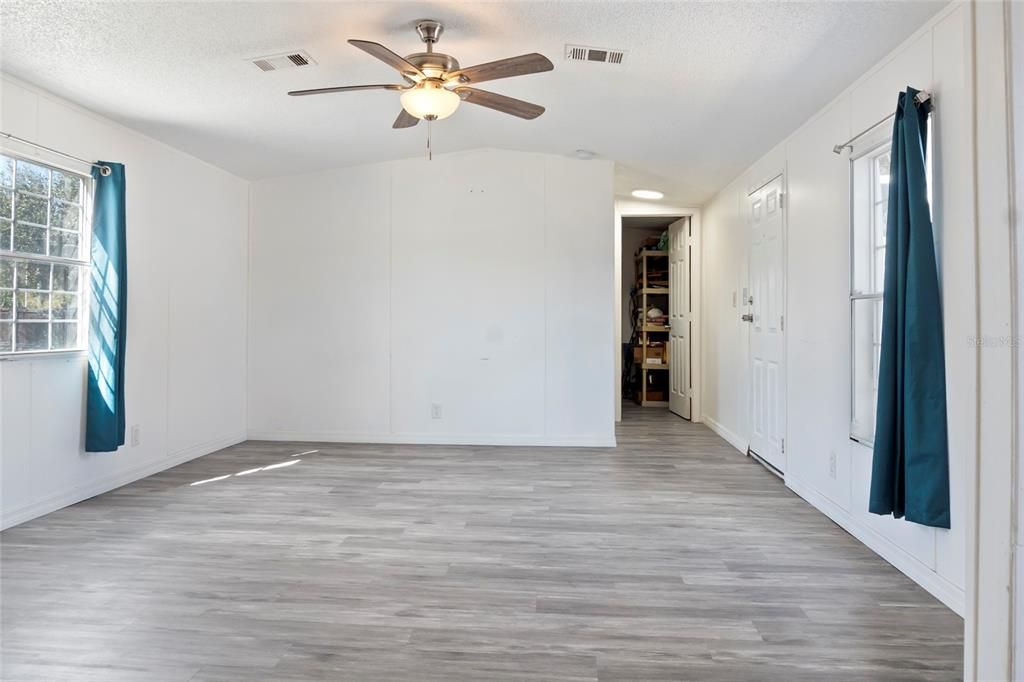 For Sale: $150,000 (2 beds, 2 baths, 840 Square Feet)