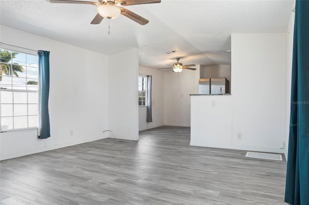 For Sale: $150,000 (2 beds, 2 baths, 840 Square Feet)