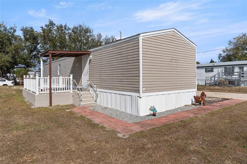 For Sale: $150,000 (2 beds, 2 baths, 840 Square Feet)