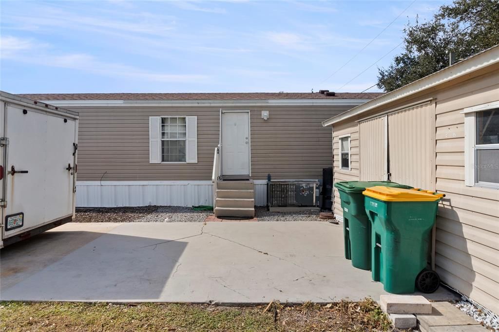 For Sale: $150,000 (2 beds, 2 baths, 840 Square Feet)