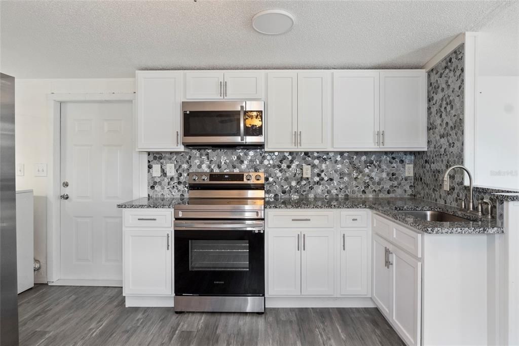 For Sale: $150,000 (2 beds, 2 baths, 840 Square Feet)