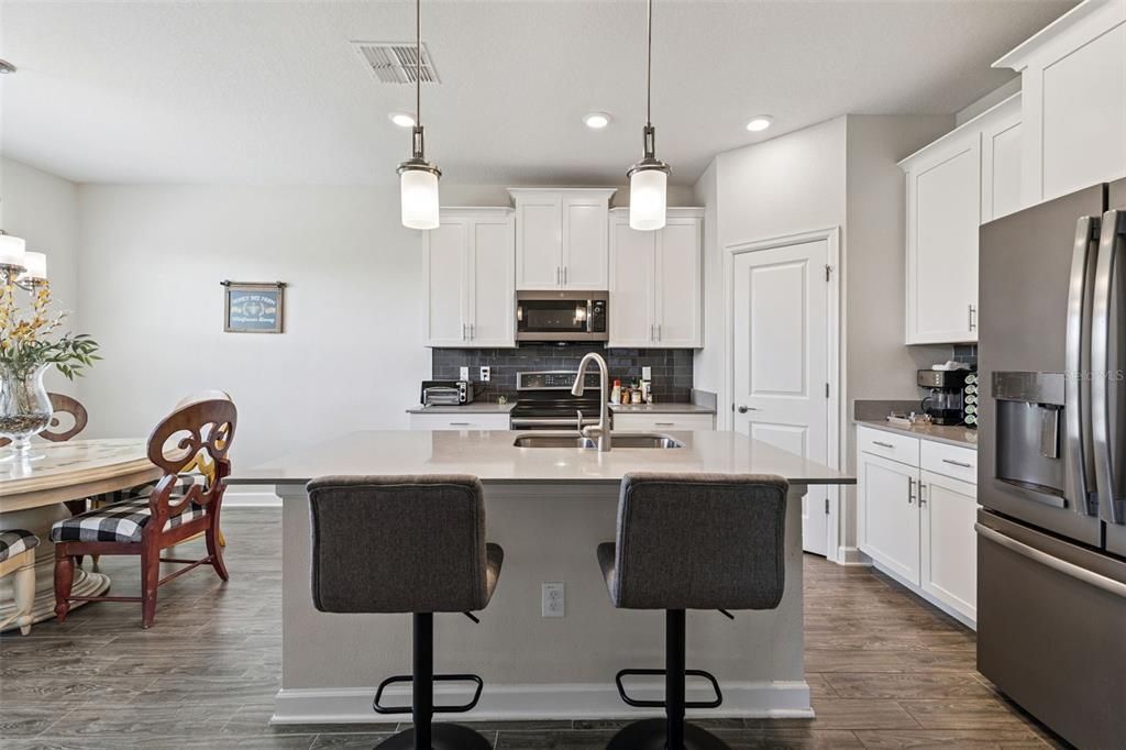 For Sale: $349,001 (2 beds, 2 baths, 1888 Square Feet)