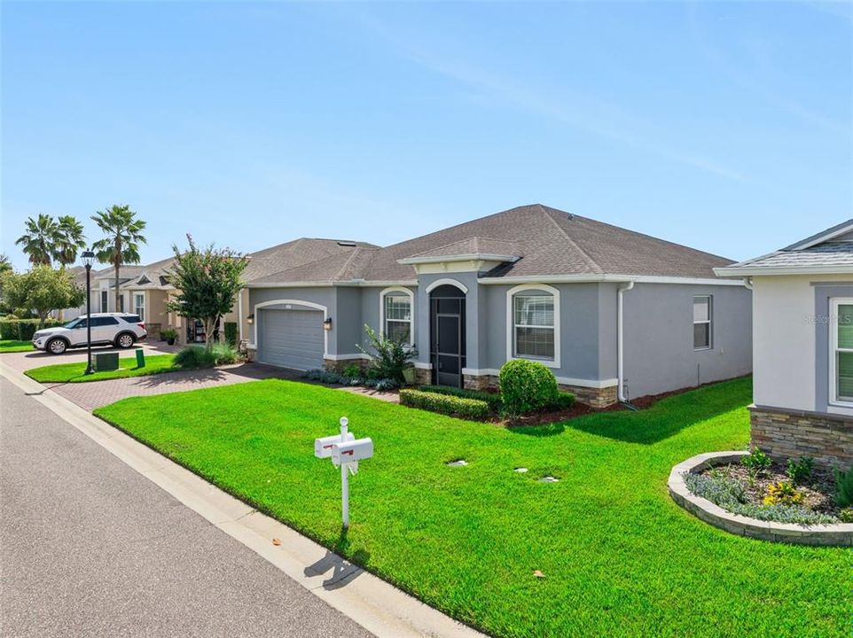 For Sale: $349,001 (2 beds, 2 baths, 1888 Square Feet)