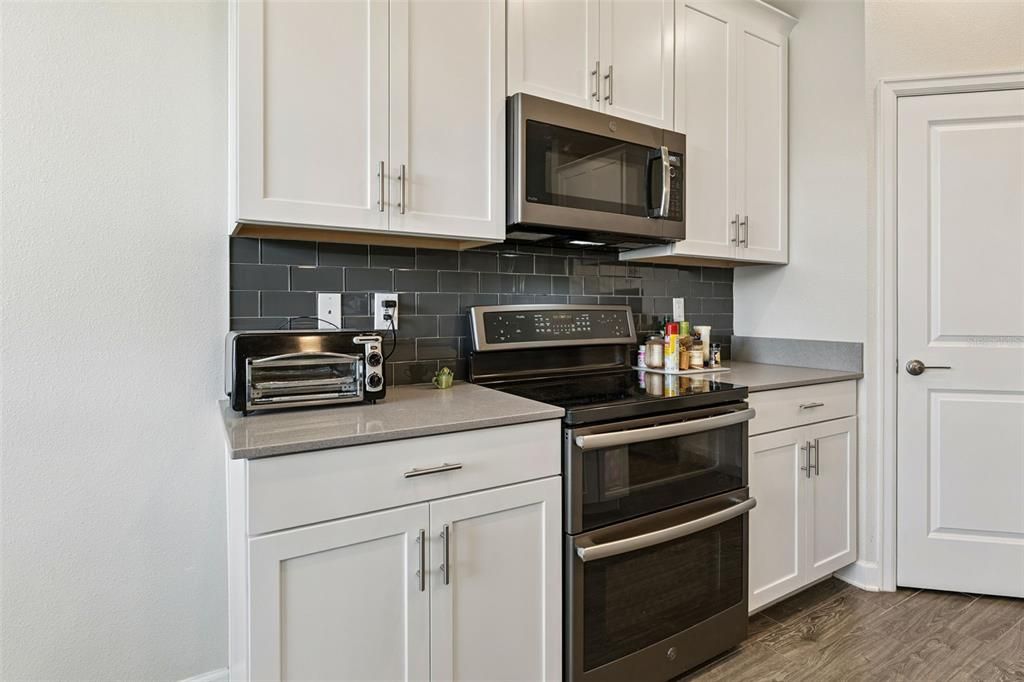 For Sale: $349,001 (2 beds, 2 baths, 1888 Square Feet)