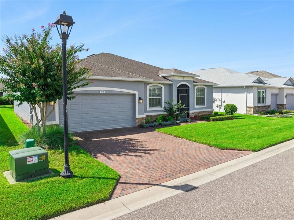 For Sale: $349,001 (2 beds, 2 baths, 1888 Square Feet)