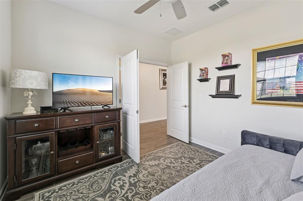 For Sale: $349,001 (2 beds, 2 baths, 1888 Square Feet)