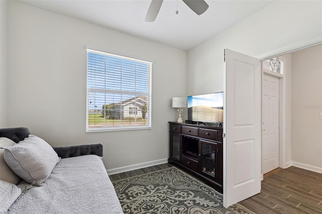 For Sale: $349,001 (2 beds, 2 baths, 1888 Square Feet)