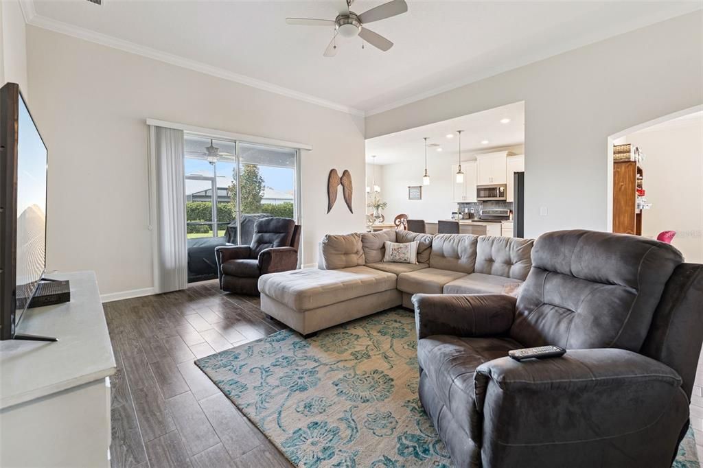 For Sale: $349,001 (2 beds, 2 baths, 1888 Square Feet)