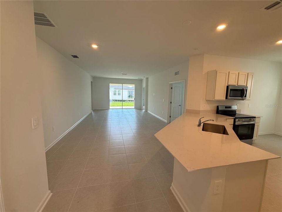 For Rent: $1,998 (3 beds, 2 baths, 1660 Square Feet)