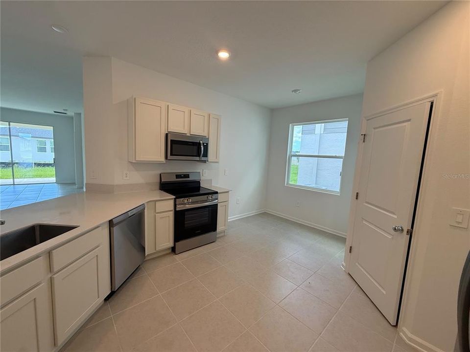 For Rent: $1,998 (3 beds, 2 baths, 1660 Square Feet)