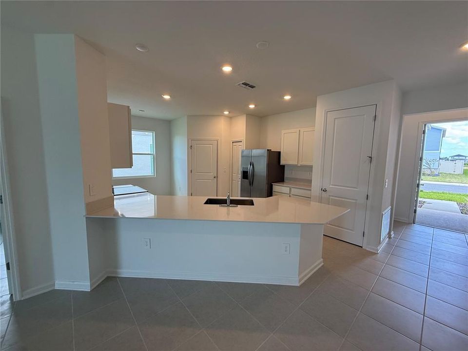 For Rent: $1,998 (3 beds, 2 baths, 1660 Square Feet)