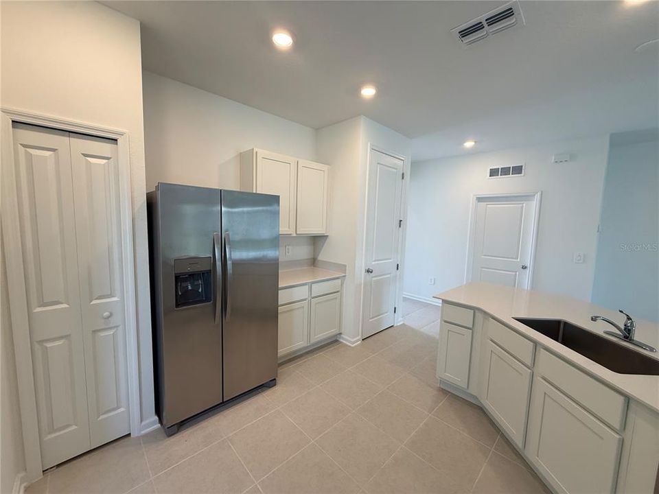 For Rent: $1,998 (3 beds, 2 baths, 1660 Square Feet)