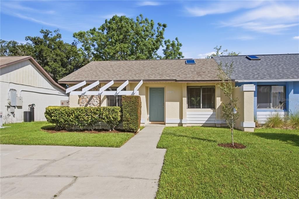 For Sale: $280,000 (2 beds, 2 baths, 858 Square Feet)