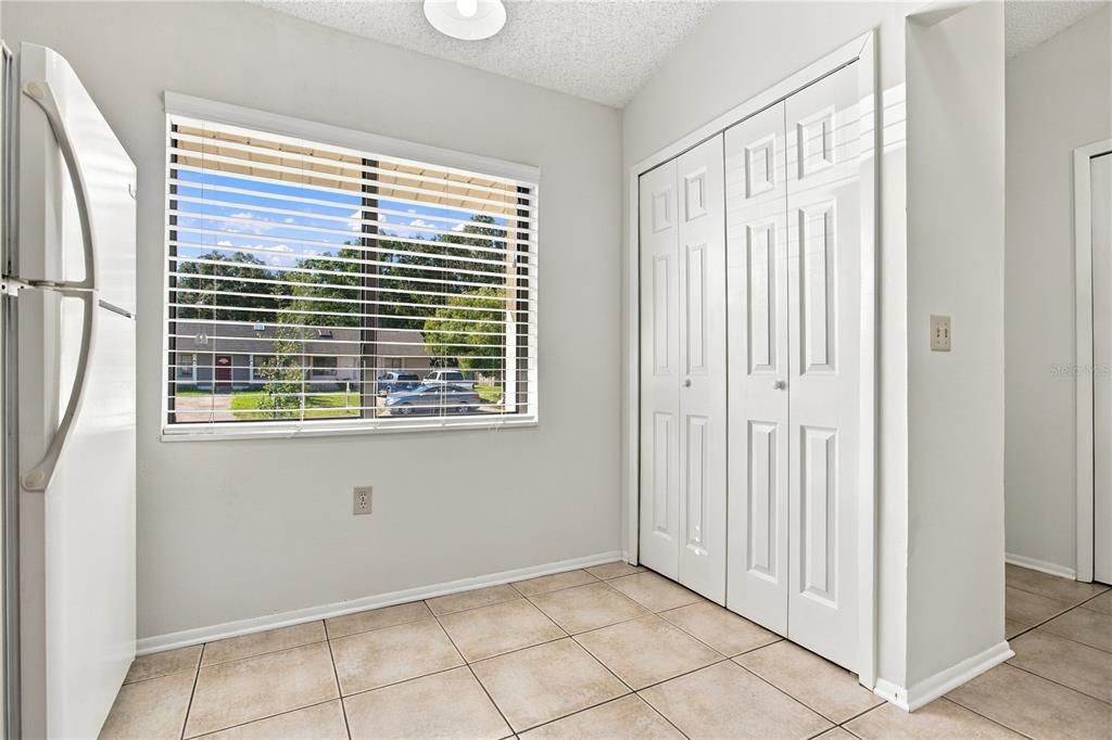 For Sale: $280,000 (2 beds, 2 baths, 858 Square Feet)