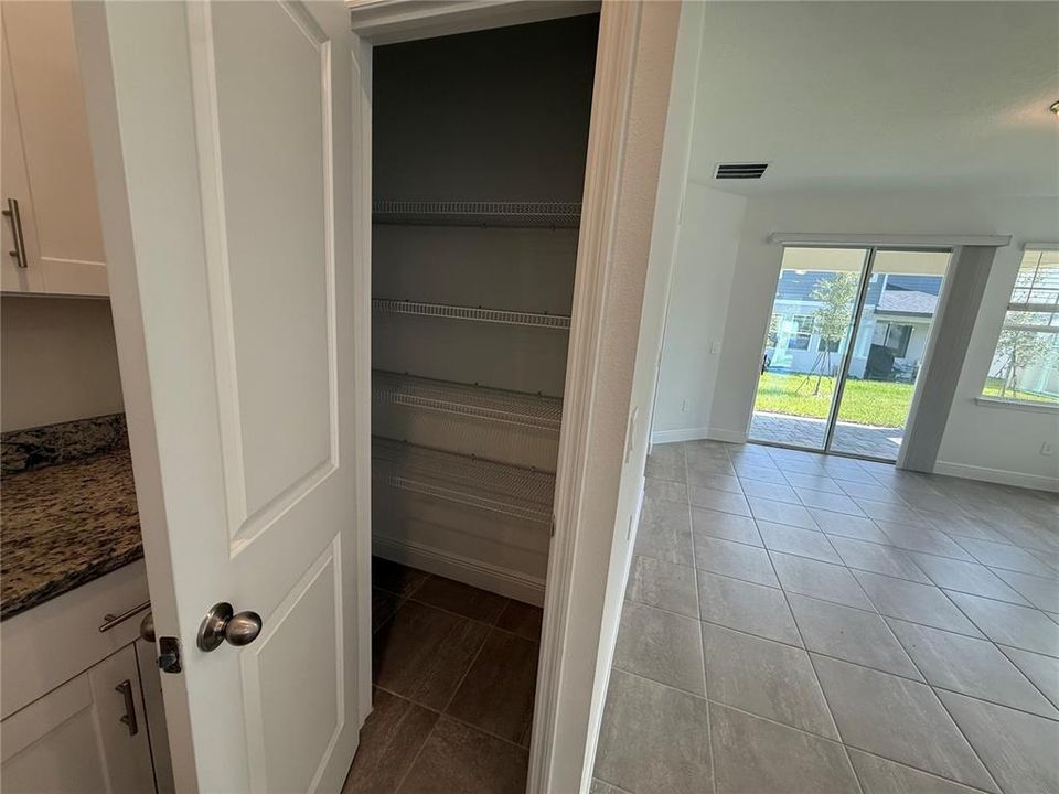 В аренду: $2,400 (3 спален, 2 ванн, 1495 Квадратных фут)