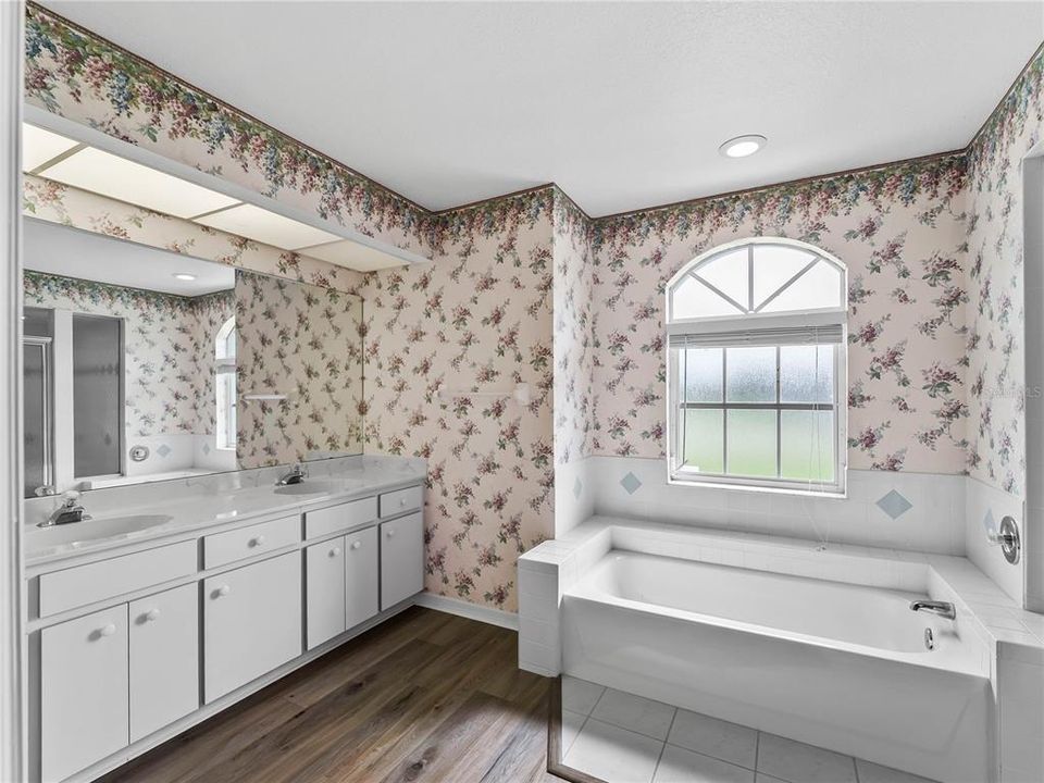 For Sale: $314,900 (3 beds, 2 baths, 2080 Square Feet)