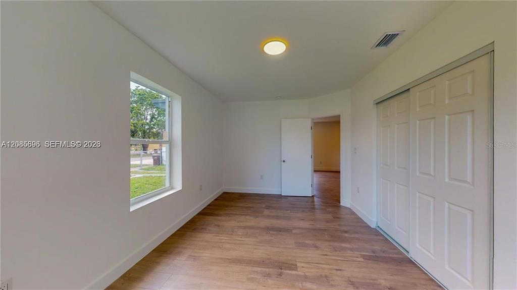 For Sale: $597,000 (2 beds, 1 baths, 825 Square Feet)