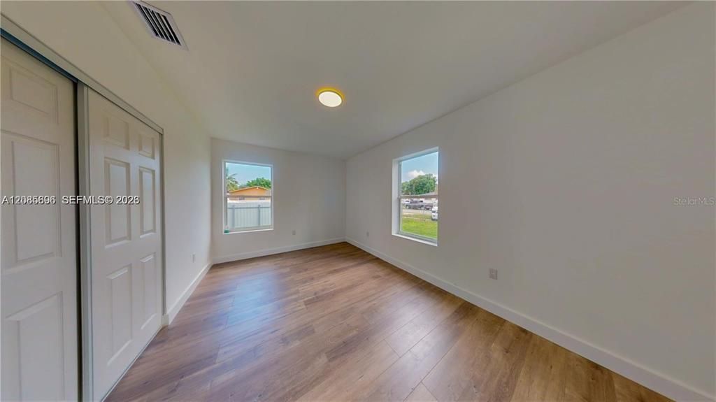For Sale: $597,000 (2 beds, 1 baths, 825 Square Feet)