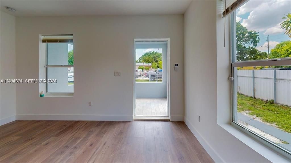 For Sale: $597,000 (2 beds, 1 baths, 825 Square Feet)