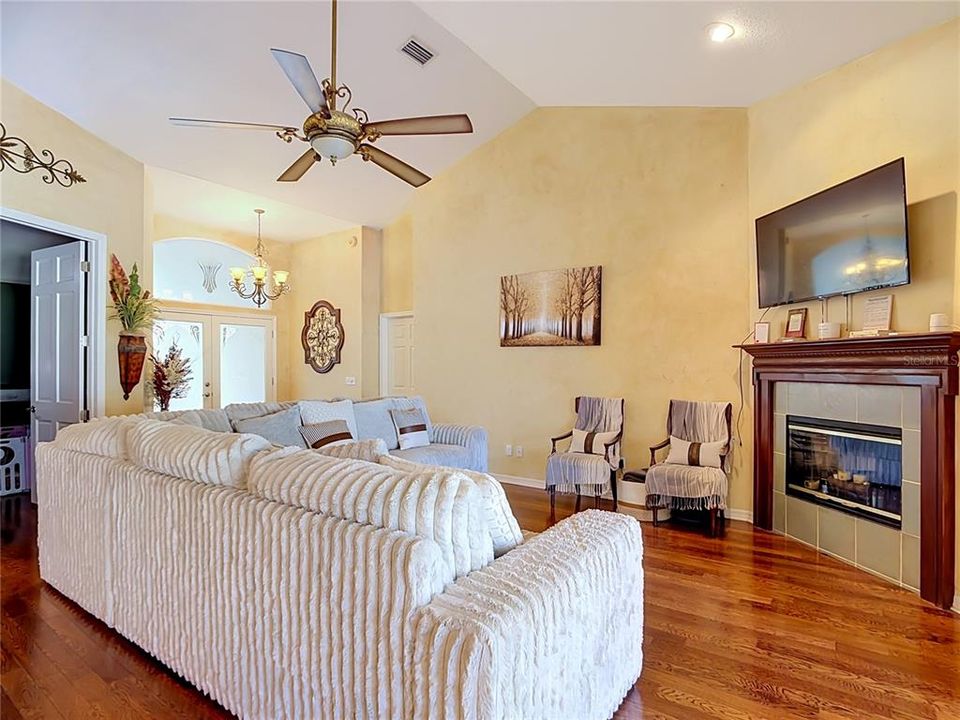En Venta: $470,000 (3 camas, 2 baños, 2159 Pies cuadrados)