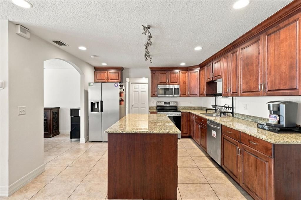 En Venta: $440,000 (3 camas, 2 baños, 2259 Pies cuadrados)