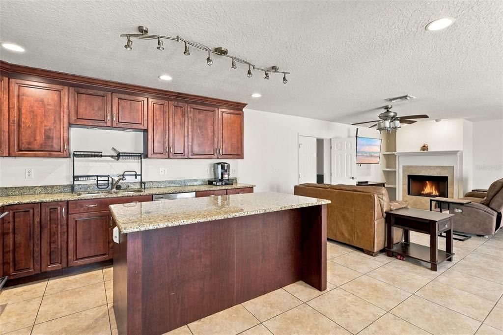 En Venta: $440,000 (3 camas, 2 baños, 2259 Pies cuadrados)