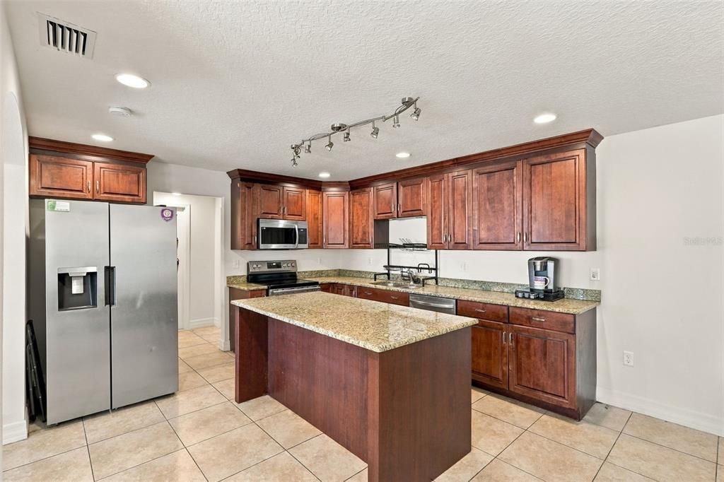 En Venta: $440,000 (3 camas, 2 baños, 2259 Pies cuadrados)