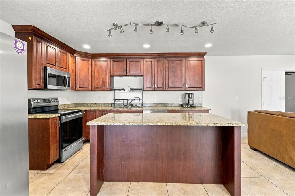 En Venta: $440,000 (3 camas, 2 baños, 2259 Pies cuadrados)