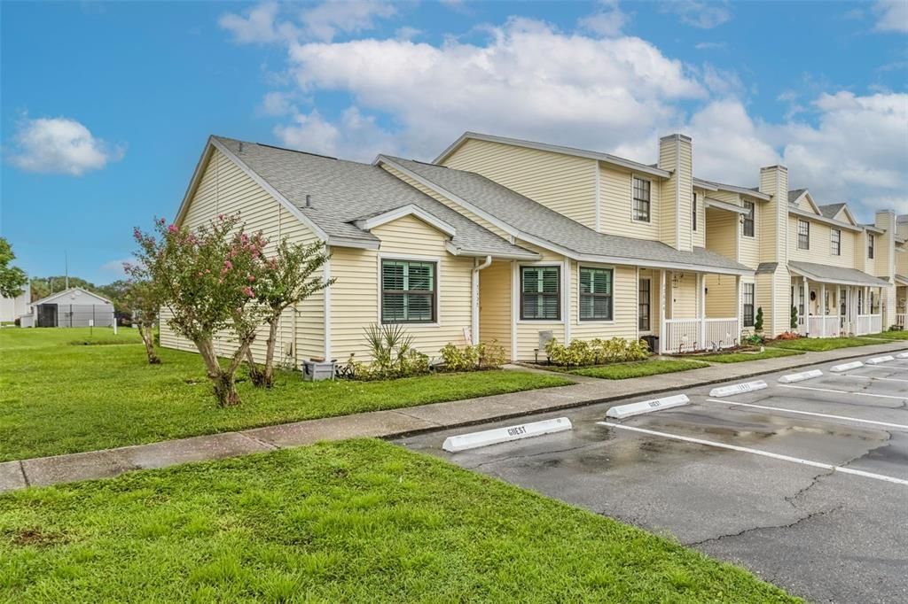 For Sale: $220,000 (2 beds, 2 baths, 1005 Square Feet)