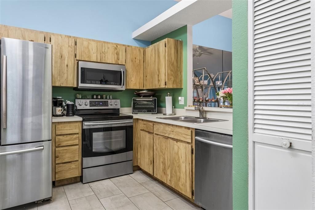For Sale: $220,000 (2 beds, 2 baths, 1005 Square Feet)