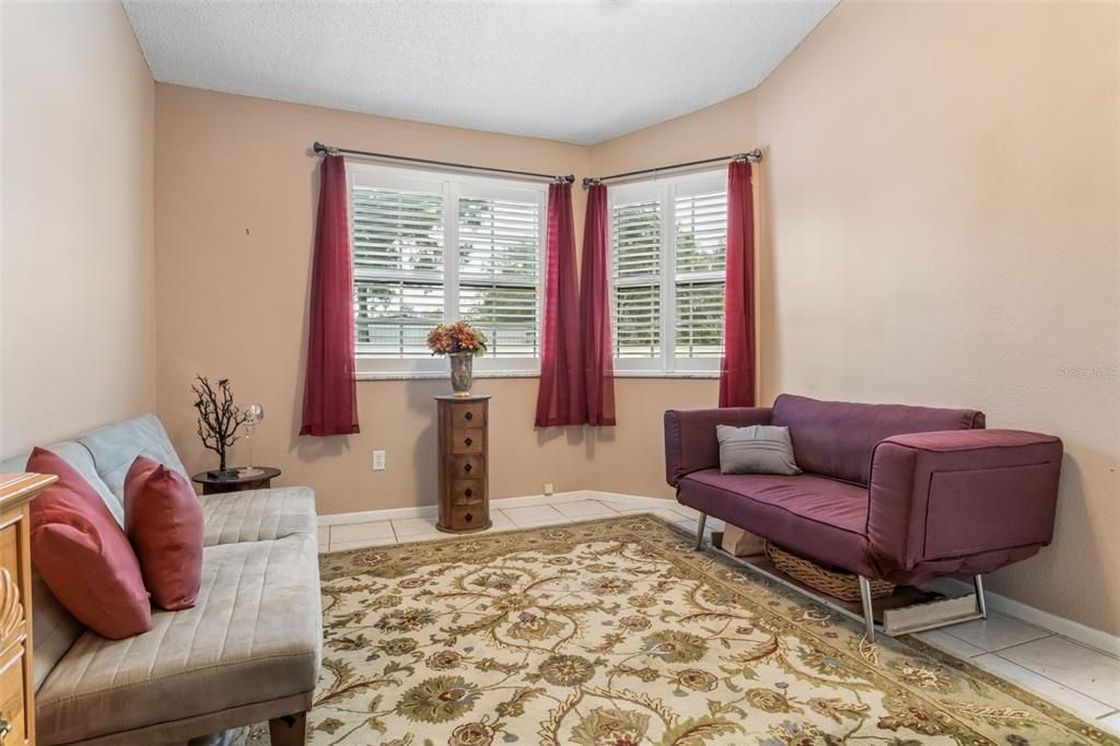 For Sale: $220,000 (2 beds, 2 baths, 1005 Square Feet)