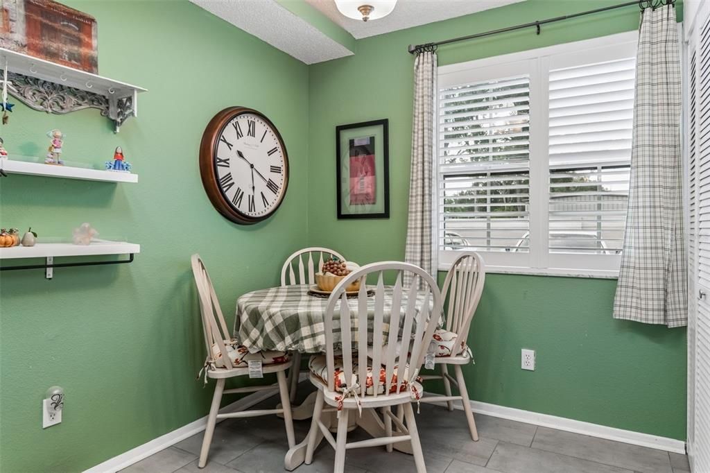 For Sale: $220,000 (2 beds, 2 baths, 1005 Square Feet)