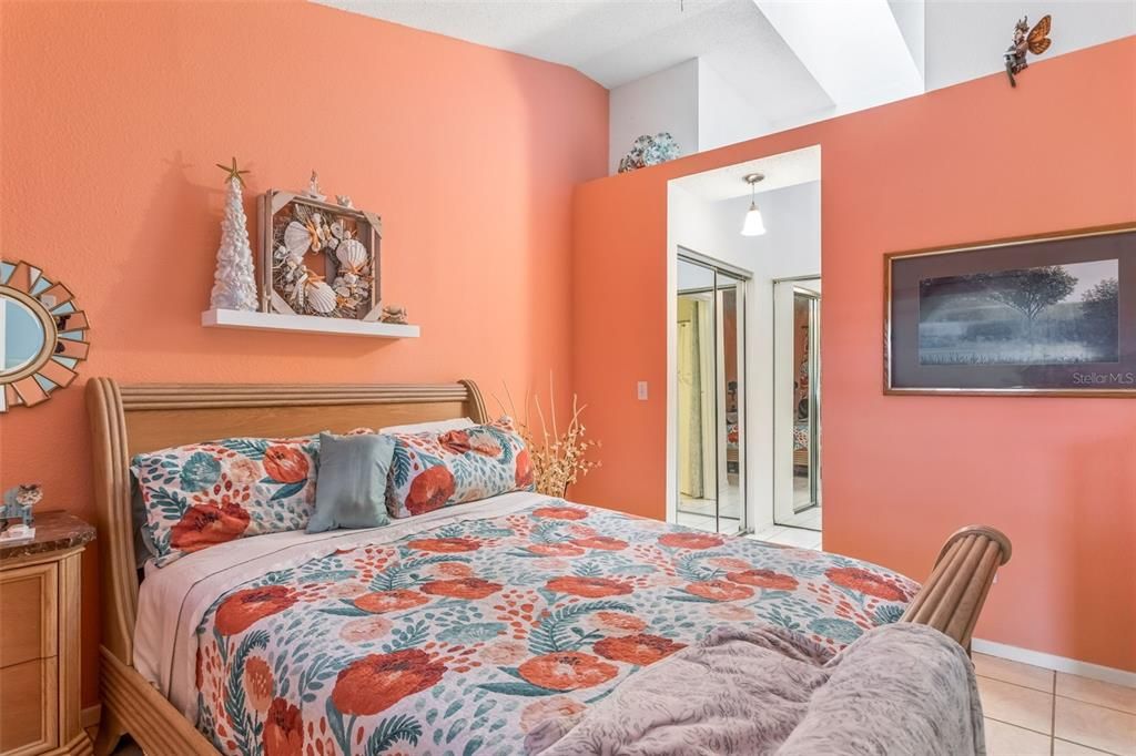 For Sale: $220,000 (2 beds, 2 baths, 1005 Square Feet)