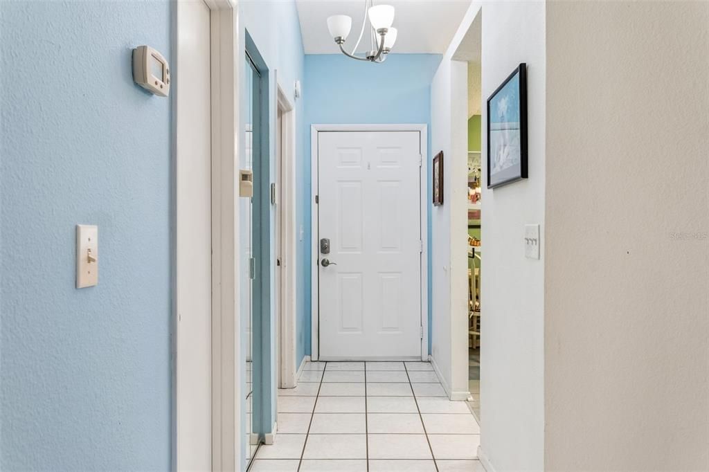 For Sale: $220,000 (2 beds, 2 baths, 1005 Square Feet)