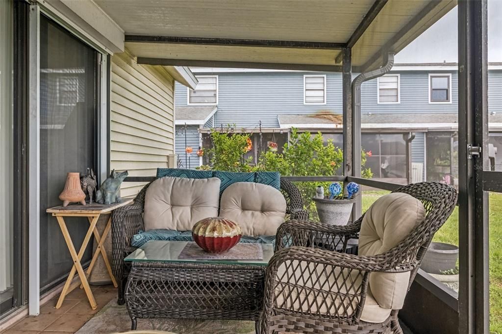 For Sale: $220,000 (2 beds, 2 baths, 1005 Square Feet)