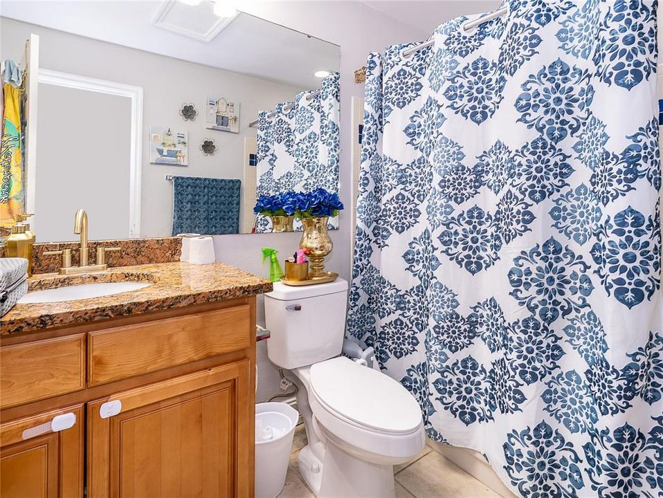 For Sale: $215,000 (2 beds, 2 baths, 1365 Square Feet)