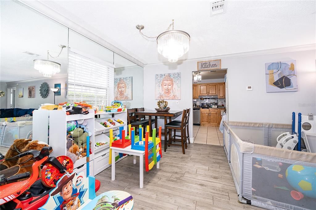 For Sale: $215,000 (2 beds, 2 baths, 1365 Square Feet)