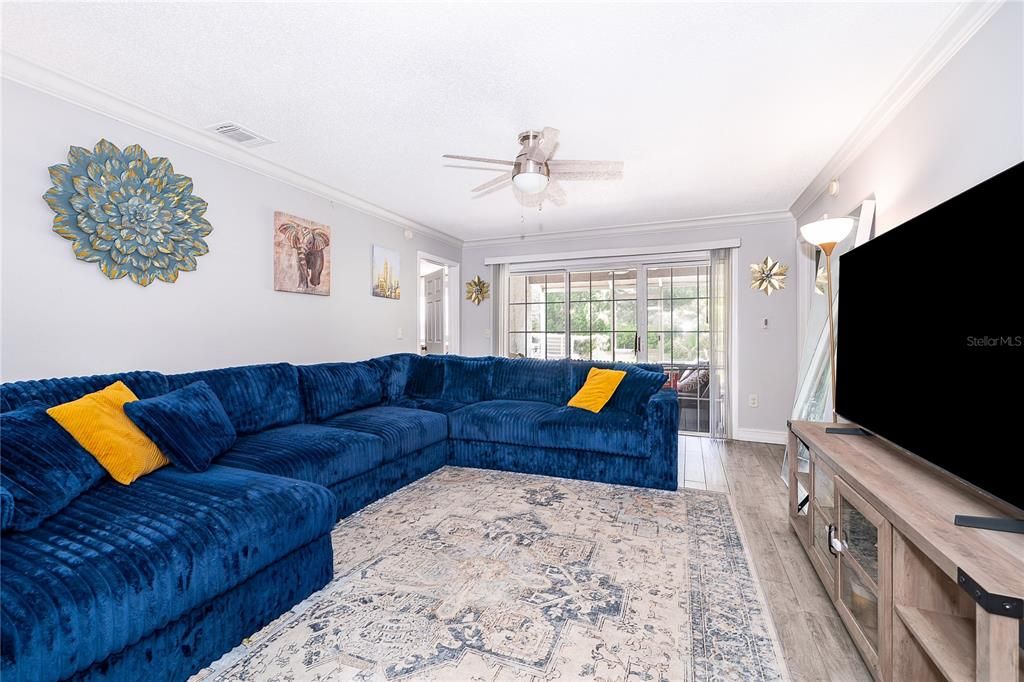 For Sale: $215,000 (2 beds, 2 baths, 1365 Square Feet)