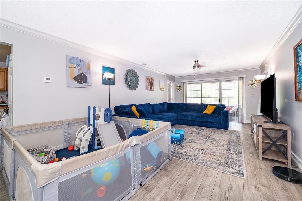 For Sale: $215,000 (2 beds, 2 baths, 1365 Square Feet)