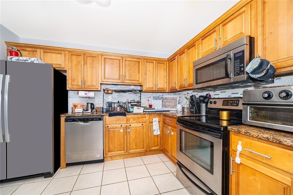 For Sale: $215,000 (2 beds, 2 baths, 1365 Square Feet)