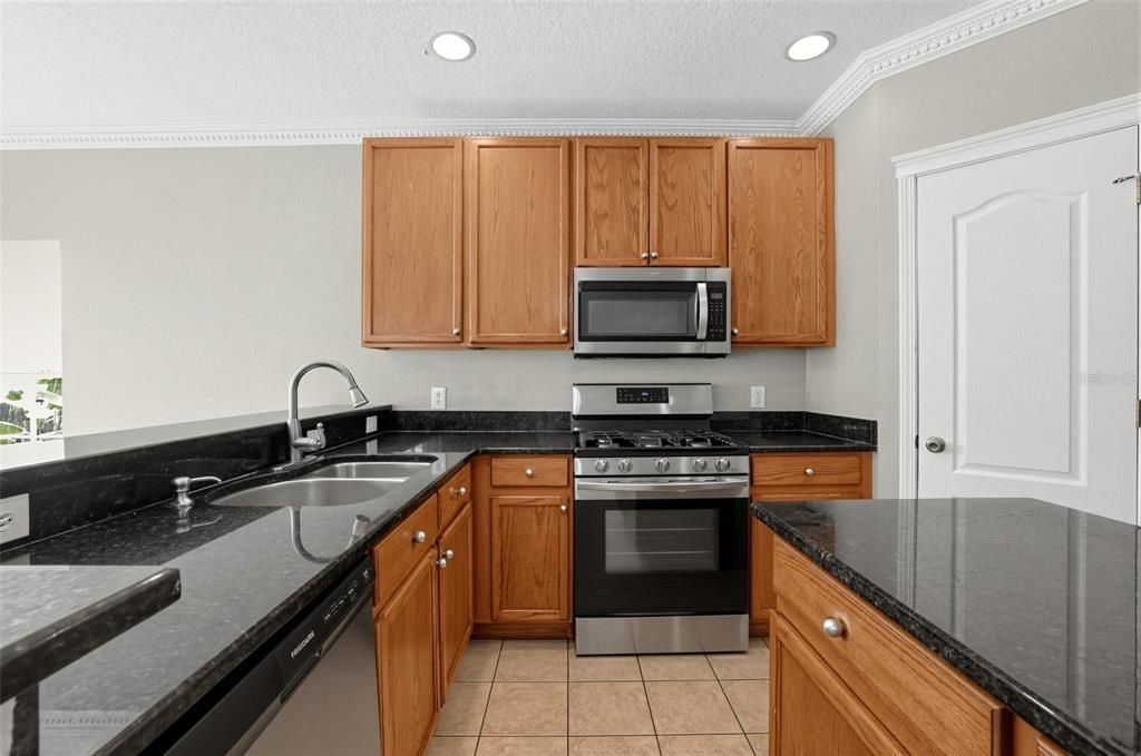 For Sale: $449,900 (4 beds, 2 baths, 2022 Square Feet)