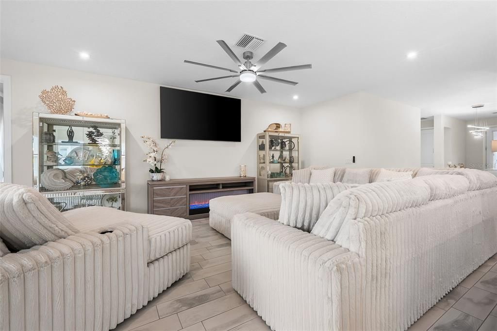 For Sale: $529,900 (3 beds, 2 baths, 1998 Square Feet)