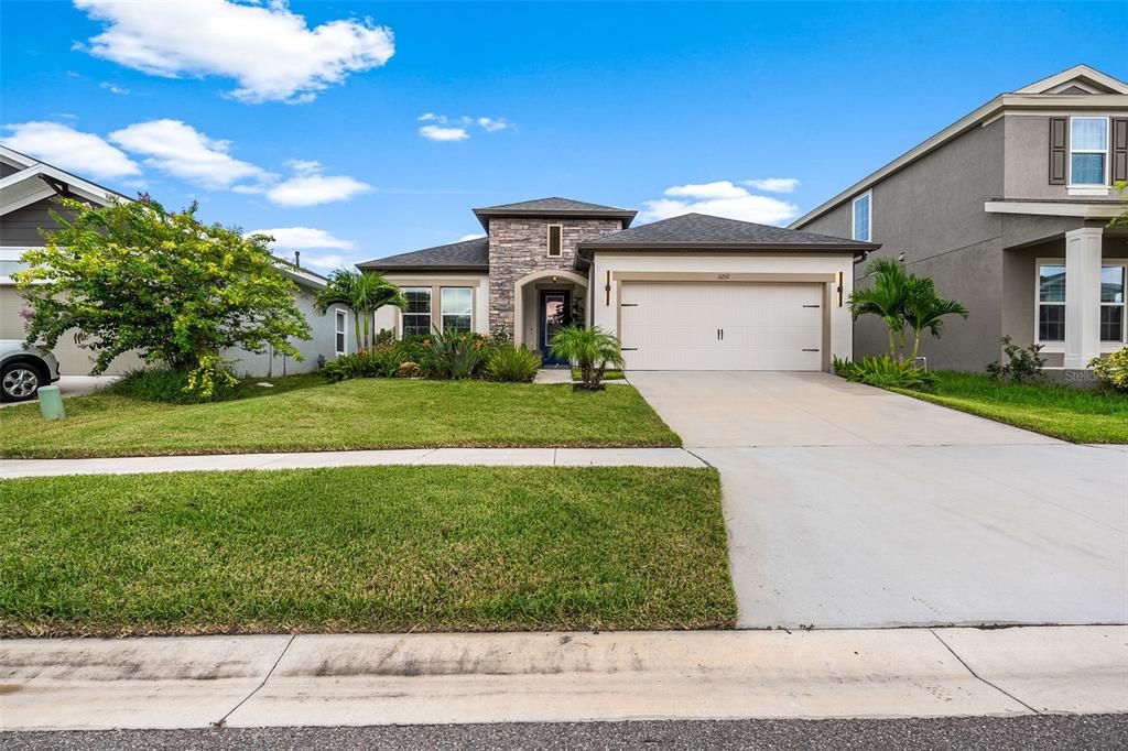For Sale: $529,900 (3 beds, 2 baths, 1998 Square Feet)