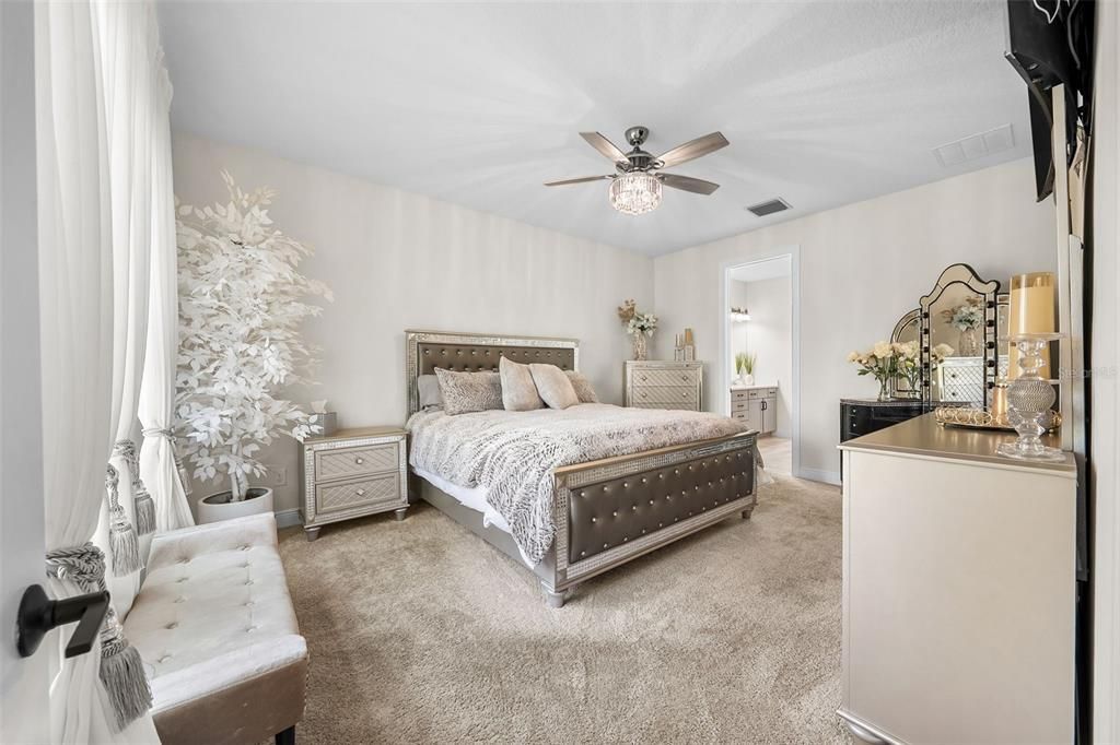 For Sale: $529,900 (3 beds, 2 baths, 1998 Square Feet)