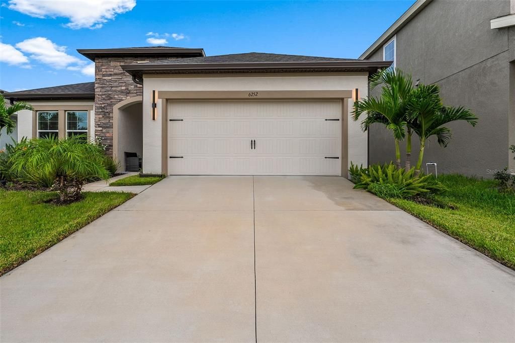 For Sale: $529,900 (3 beds, 2 baths, 1998 Square Feet)