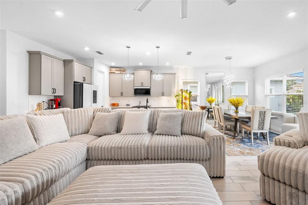 For Sale: $529,900 (3 beds, 2 baths, 1998 Square Feet)
