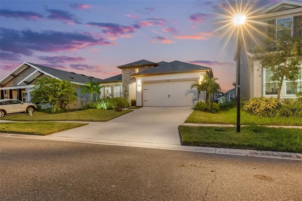 For Sale: $529,900 (3 beds, 2 baths, 1998 Square Feet)