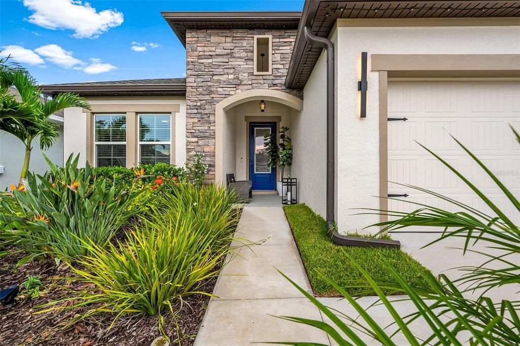 For Sale: $529,900 (3 beds, 2 baths, 1998 Square Feet)