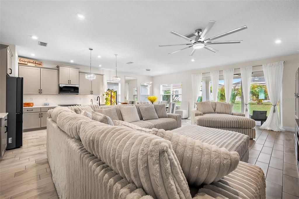 For Sale: $529,900 (3 beds, 2 baths, 1998 Square Feet)