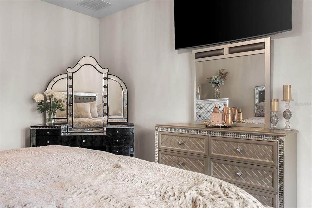 For Sale: $529,900 (3 beds, 2 baths, 1998 Square Feet)